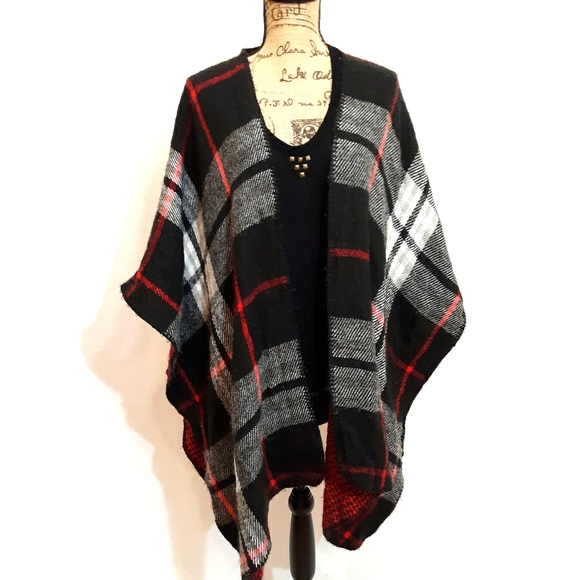 Woolrich Jackets & Blazers - WOOLRICH REVERSIBLE PONCHO PLAID & HOUNDSTOOTH.
